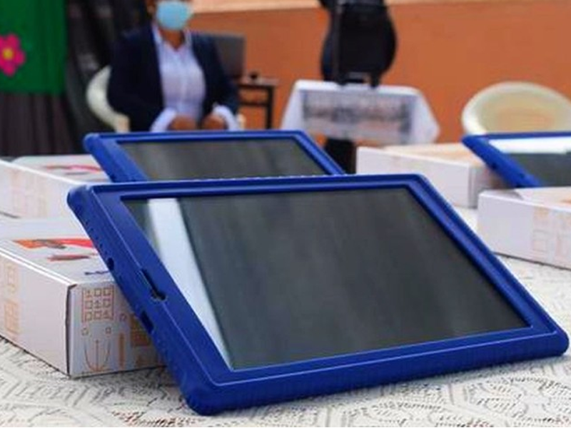 Programa se implementará en dos etapas en 209 UGEL y 24,295 colegios como parte de la estrategia de cierre de la brecha digital